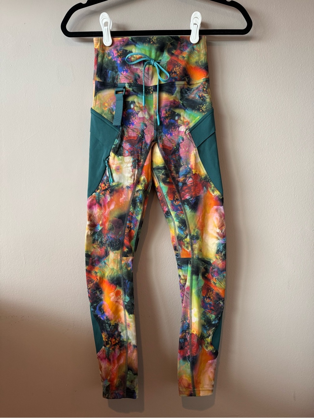 Lululemon Women’s Cargo Super-High-Rise Hiking Tight 25" Sunbeam Floral Multi 2